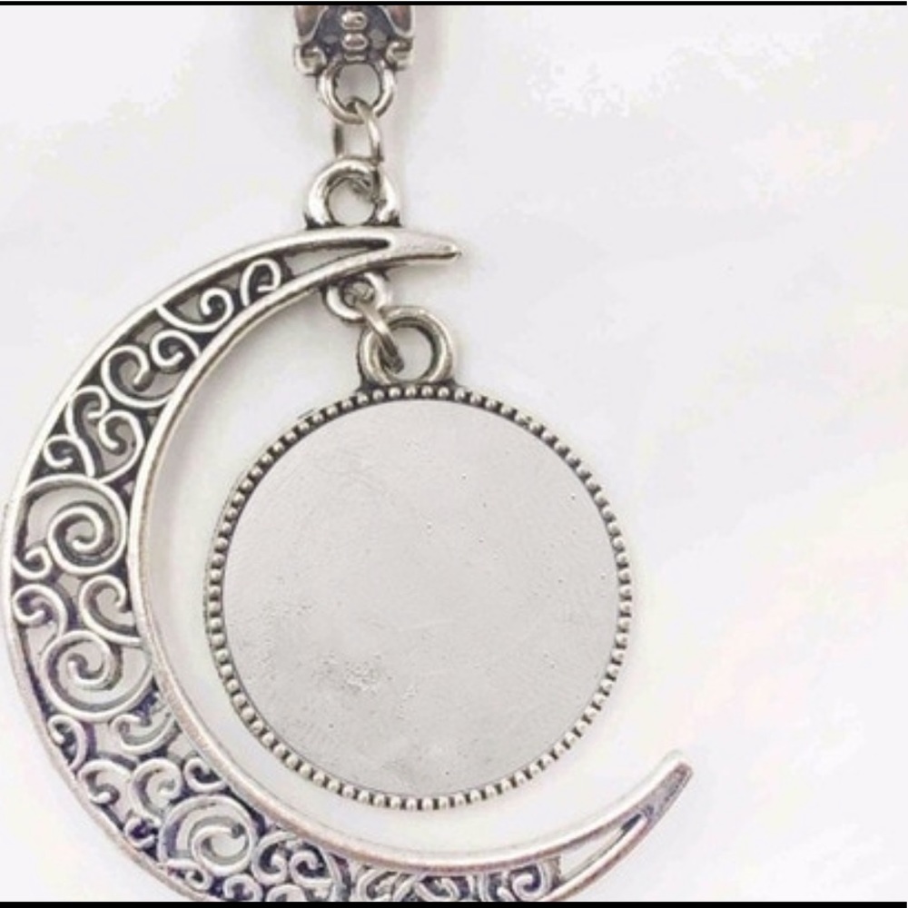 Dragon Eye & Crescent Moon necklace - Picture 3 of 3